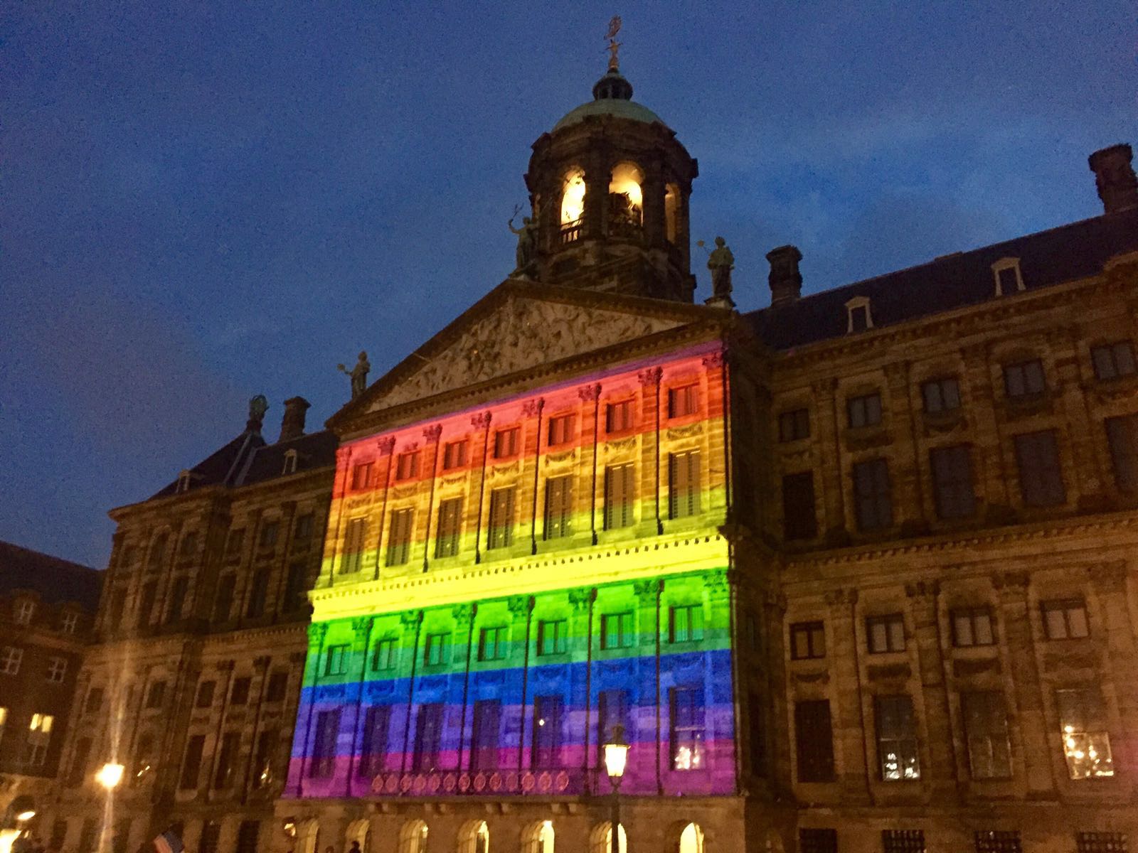 Stadion moederlijk Bourgondië Koninklijk Paleis Amsterdam verlicht in kleuren regenboog | Nieuwsbericht |  Rijksvastgoedbedrijf