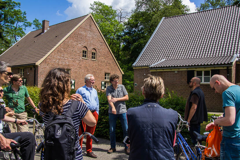 Bart van Veldhuijsen met omgeving op pad